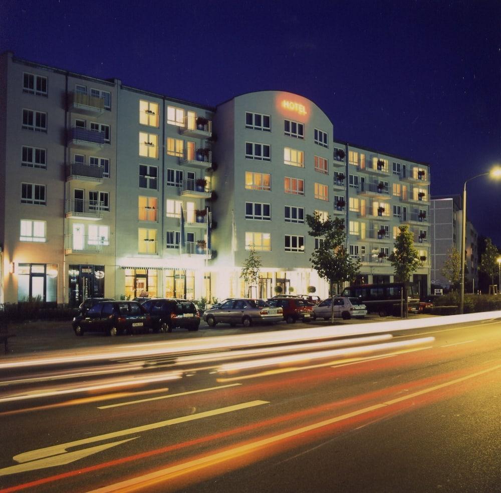 Ascot Bristol Hotel 4*
