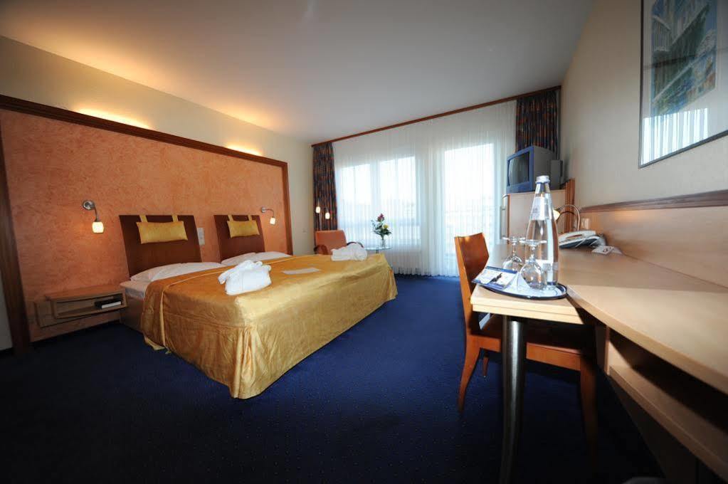 Ascot Bristol Potsdam